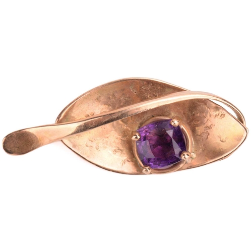 84 - A two gem-set dress rings and a foliate single stone brooch; to include a Mikimoto pearl cluster rin... 