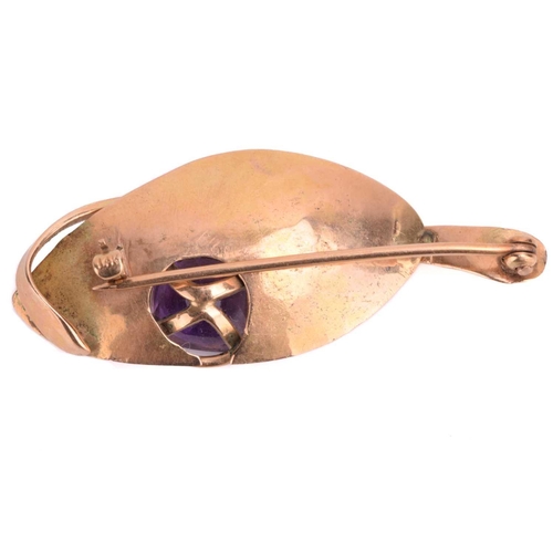 84 - A two gem-set dress rings and a foliate single stone brooch; to include a Mikimoto pearl cluster rin... 