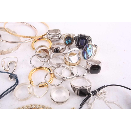 87 - Assorted white metal jewellery, including examples of a Maison Margiela number engraved ring, a Davi... 
