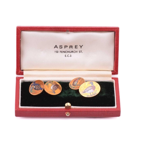 93 - A pair of game birds cufflinks in 9ct yellow gold, each oval panel depicting an enamelled scene of a... 
