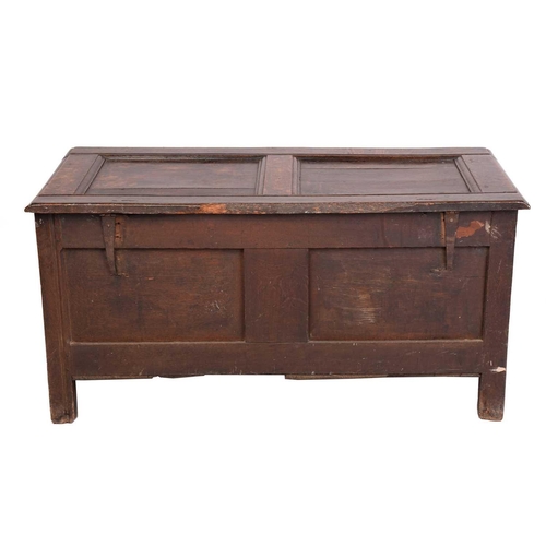 139 - An early 18th-century oak coffer, hinged panel top and a later carved panel front, 126 cm wide x 62 ... 