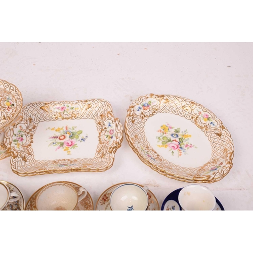 332 - A good quantity of 18th and 19th-century porcelain, to include New Hall, Worcester and others, compr... 