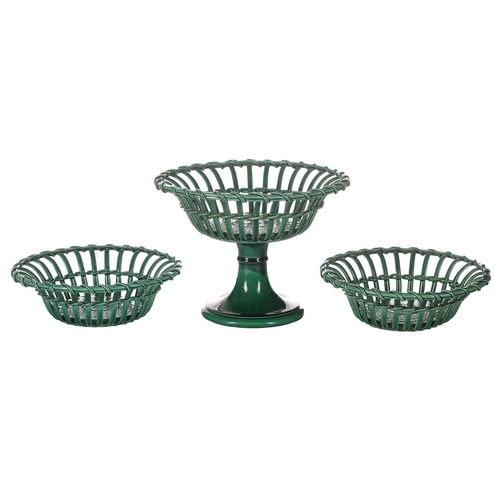 335 - A group of Wedgwood green majolica basket weave items, 1895 date code, comprising a pair of dishes (... 