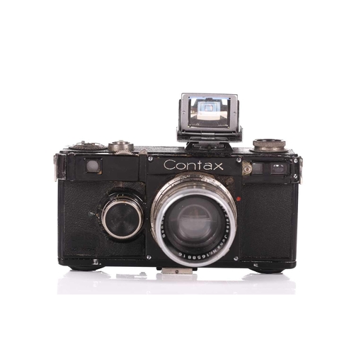 349 - A Zeiss Ikon Contax 35mm rangefinder camera, contained in a vintage leather case, with assorted acce... 