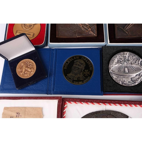 364 - Of World War II, RAF/ Free Polish Air Force interest; a collection of medallions and awards to Air V... 