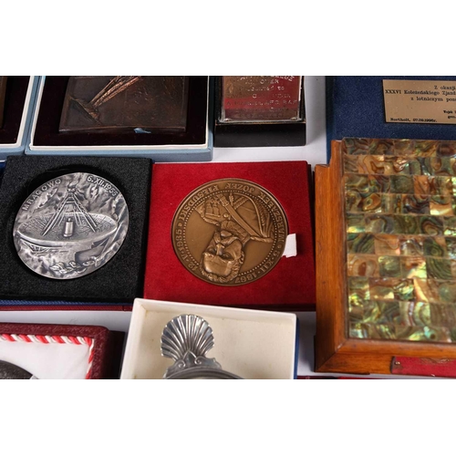 364 - Of World War II, RAF/ Free Polish Air Force interest; a collection of medallions and awards to Air V... 