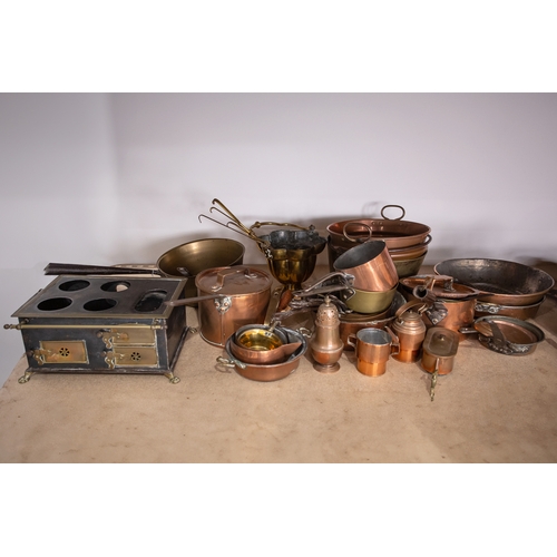 84 - A large collection of copper pans, kettles, preserve pans, measures, jugs, and other items, together... 