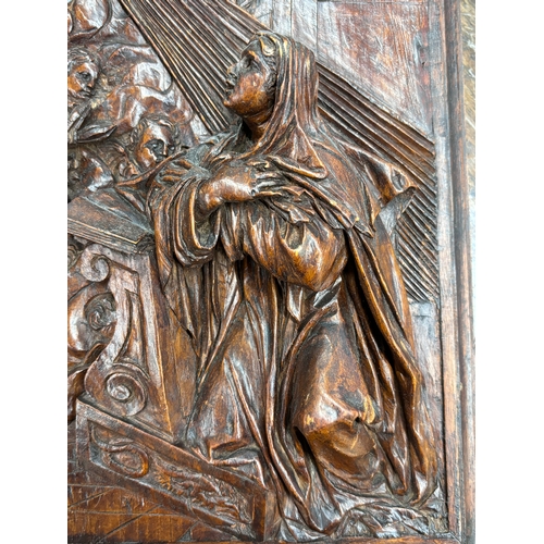 101 - 16th century Italian School, depiction of the Annunciation, carved softwood square panel, 29 cm x 29... 