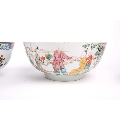 115 - A Chinese Famile Rose porcelain circular bowl, Qing Dynasty, Qianlong, painted with a stag and doe a... 