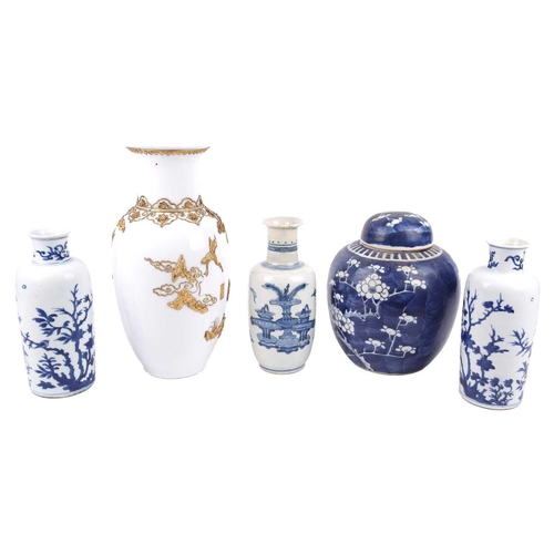 116 - Two similar Chinese blue and white porcelain bottle vases, Qing Dynasty, late 19th century, each pai... 