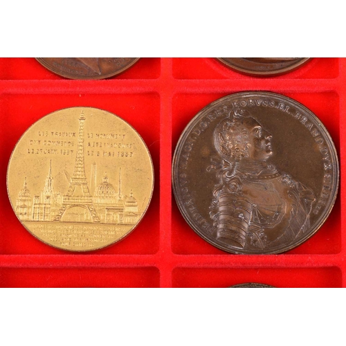 333 - A collection of commemorative medals, to include examples from the Series of Great French Men; 'Blai... 