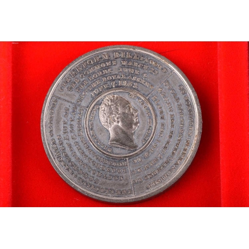 333 - A collection of commemorative medals, to include examples from the Series of Great French Men; 'Blai... 