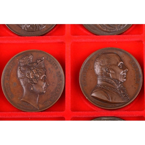 333 - A collection of commemorative medals, to include examples from the Series of Great French Men; 'Blai... 