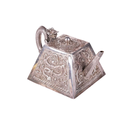 1 - A Yu Yuan Zeng (Xiamen Province) Chinese export silver teapot, of square inverted tapering form, wit... 