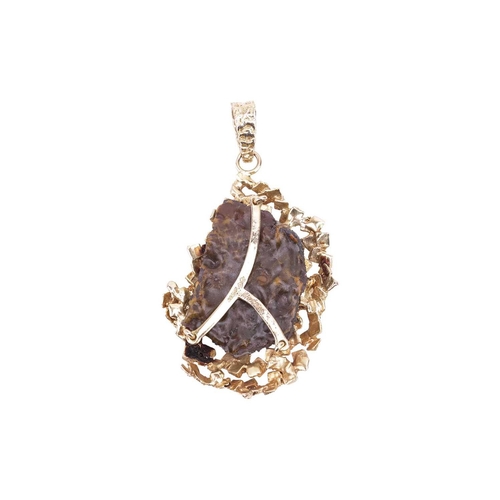 102 - Harris & Maisey - a Modernist specular hematite pendant in 9ct yellow gold, in a geometrical and tex... 