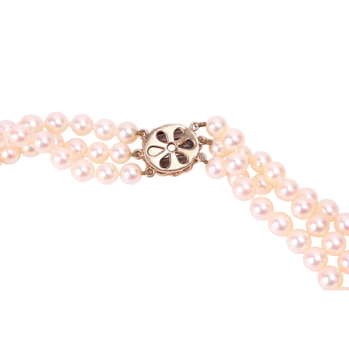 140 - A three-strand cultured pearl necklace, comprising three rows of graduating round pearls with cream ... 