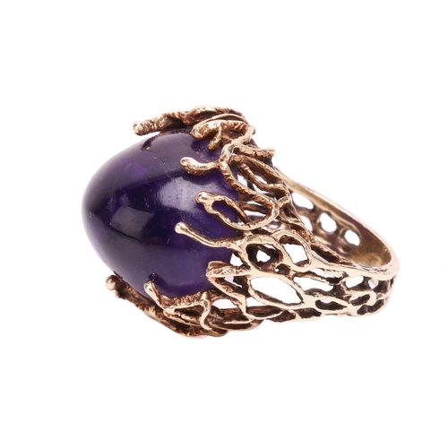 141 - A Modernist amethyst cocktail ring, featuring a large and high-domed amethyst of 19.8 x 17.3 x 13.9 ... 