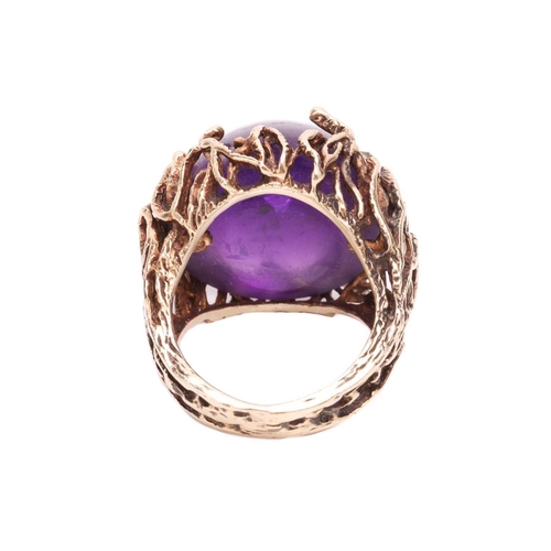 141 - A Modernist amethyst cocktail ring, featuring a large and high-domed amethyst of 19.8 x 17.3 x 13.9 ... 