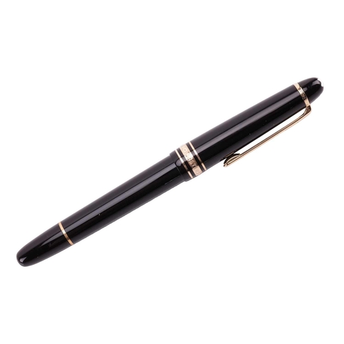 220 - Montblanc - a Meisterstück Hommage à Frederic Chopin fountain pen, with a bi-coloured nib, in fitted... 