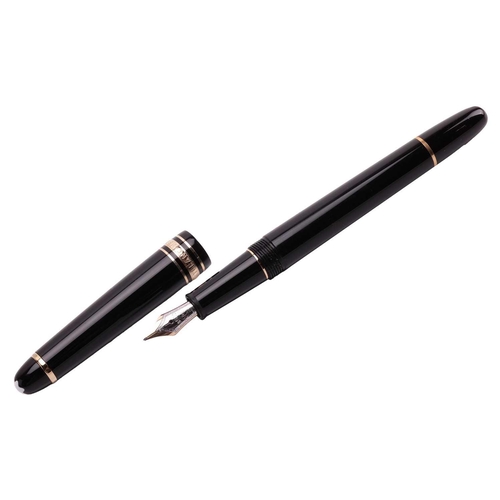 220 - Montblanc - a Meisterstück Hommage à Frederic Chopin fountain pen, with a bi-coloured nib, in fitted... 