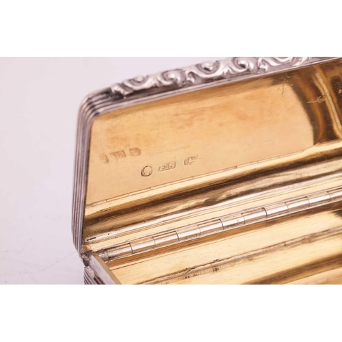 281 - A George IV snuff box, rounded rectangular with foliate borders, reeded sides and engine turned to c... 