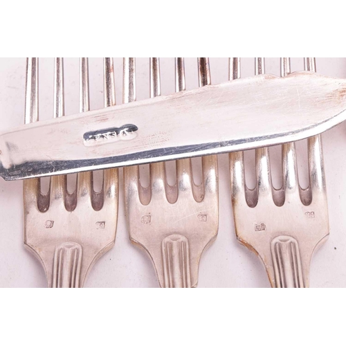 306 - A collection mixed collection of silver flatware including tablespoons, teaspoons, and other items o... 