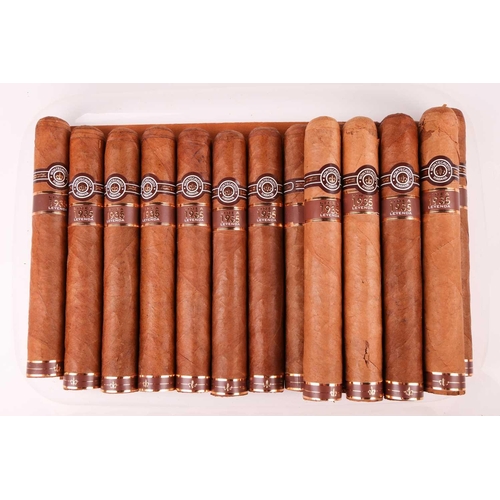 121 - Sixteen Montecristo Linea 1935 Leyenda Single Cigars. Qty: (16) Deceased estate. From a private coll... 