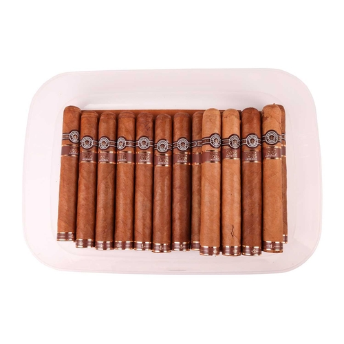 121 - Sixteen Montecristo Linea 1935 Leyenda Single Cigars. Qty: (16) Deceased estate. From a private coll... 