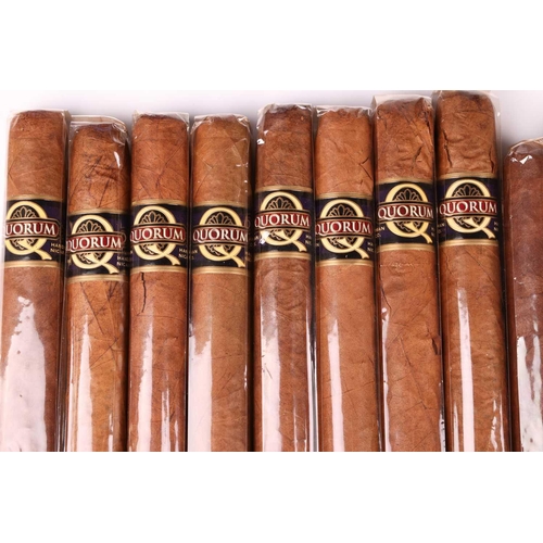 124 - Twenty Five Assorted Cuban/Nicaraguan cigars 3