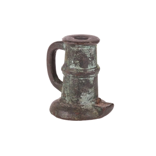 169 - A 17th or 18th-century bronze thunder mug (signal cannon), with loop handle and ribbed centre, on a ... 