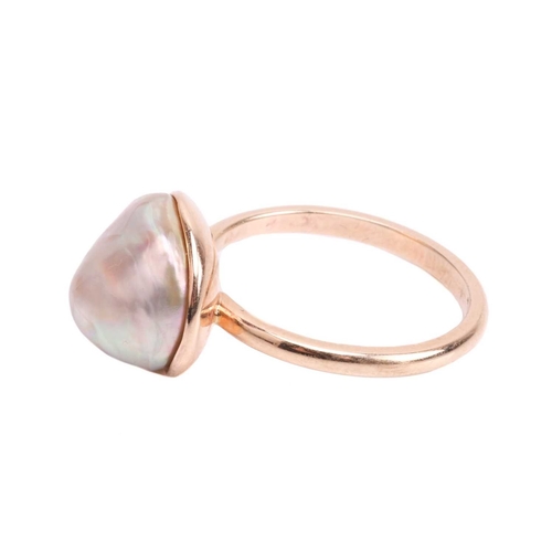 85 - A blister pearl dress ring in 9ct gold, set with an irregularly shaped Baroque blister pearl, with p... 