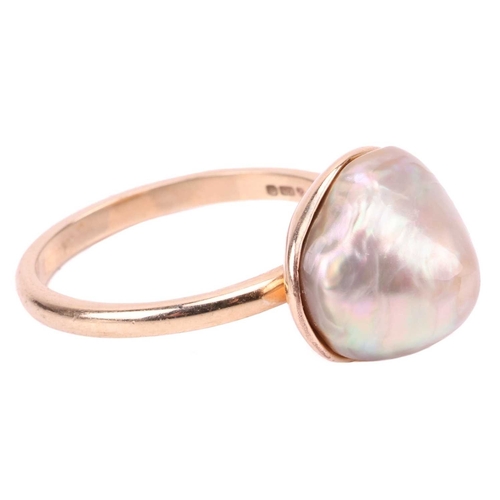 85 - A blister pearl dress ring in 9ct gold, set with an irregularly shaped Baroque blister pearl, with p... 