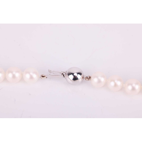 91 - A single-strand cultured pearl necklace and bracelet, the necklace featuring pearls of white body co... 