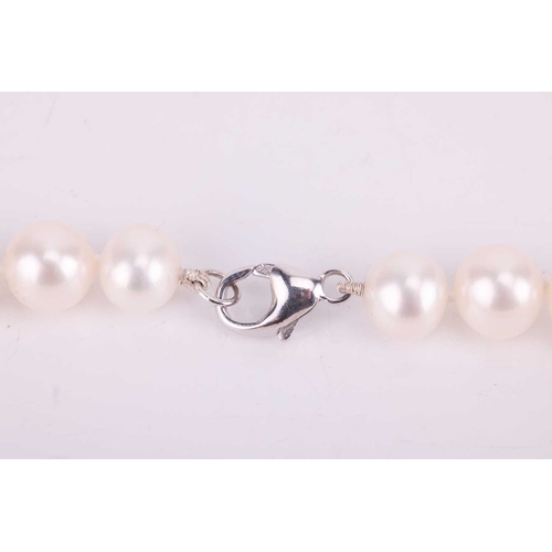 91 - A single-strand cultured pearl necklace and bracelet, the necklace featuring pearls of white body co... 