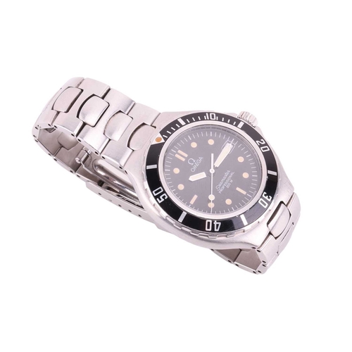 202 - An Omega Seamaster professional 200m diving watch in steel. Model: 396.1052 Serial: 53011249 Year: 1... 