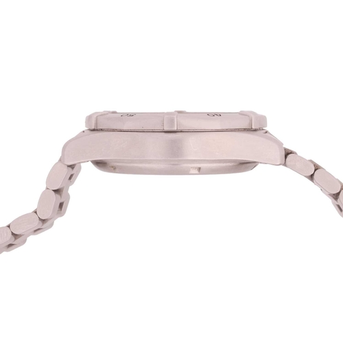 214 - A Tag Heuer 2000 Series Professional 200 Meters Model: CK1110-0 Serial: AB6253 Year: 2001 Case Mater... 