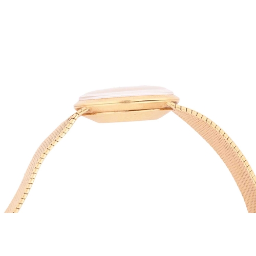 224 - A Bucherer automatic 18ct gold dress watch, featuring a Swiss-made automatic movement in a yellow me... 