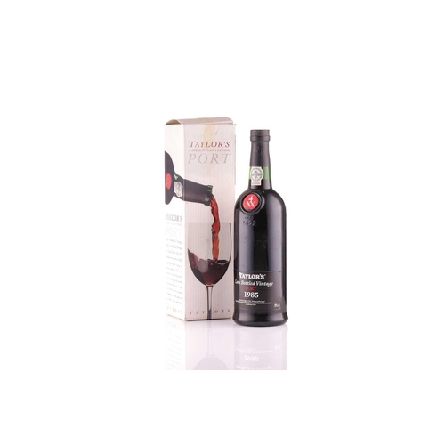 287 - Twelve Bottles of Port to include Two Bottles of Nieport 20yr Old, Bottled in1982/1983, One Bottle o... 