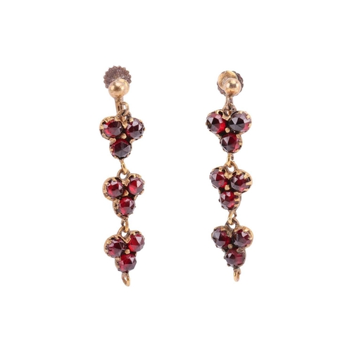 18 - A Victorian garnet suite comprising a necklace, two pendants and a pair of matching earrings; the ne... 