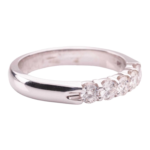 66 - A diamond five-stone ring in 18ct white gold, set with five brilliant-cut diamonds of 3.0 mm, with a... 