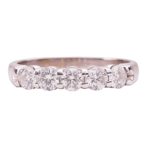 69 - A diamond five-stone ring in 18ct white gold, set with five brilliant-cut diamonds of 3.4 mm, with a... 