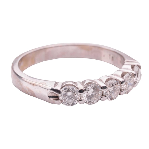 69 - A diamond five-stone ring in 18ct white gold, set with five brilliant-cut diamonds of 3.4 mm, with a... 