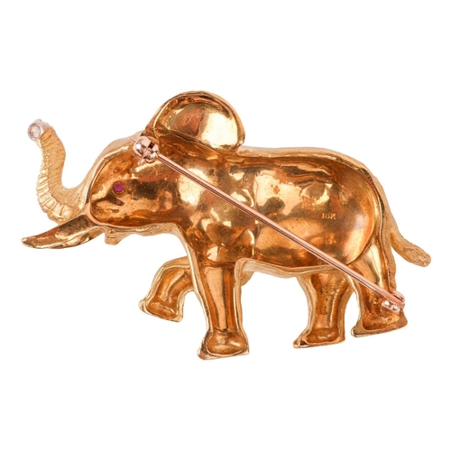 102 - An elephant brooch by George Lederman, realistically sculpted as a circus elephant doing tricks, tru... 