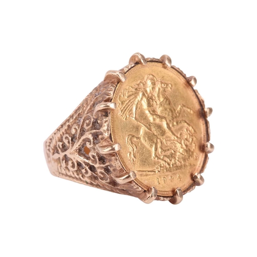 186 - A ring mounted with an Edward VII 1904 half sovereign, shoulders with scrollwork and twisted rope de... 