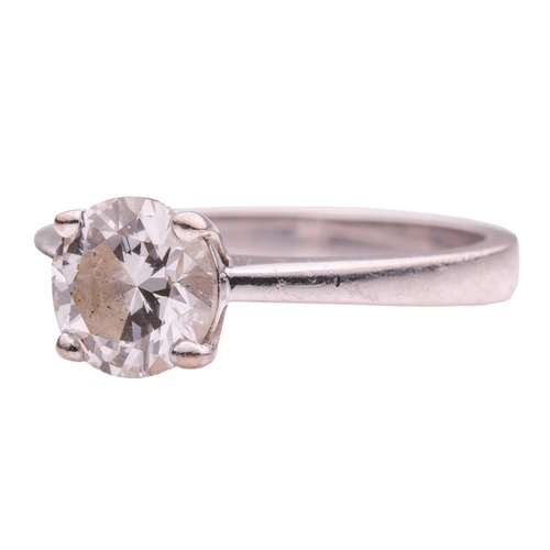 227 - A diamond solitaire ring in platinum, featuring a round brilliant-cut diamond of 1.00ct, in a four-c... 