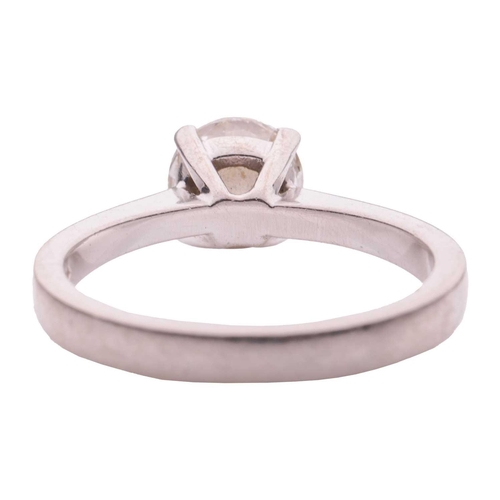 227 - A diamond solitaire ring in platinum, featuring a round brilliant-cut diamond of 1.00ct, in a four-c... 