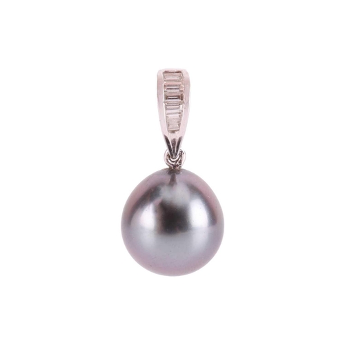 24 - A Tahitian cultured pearl pendant and earrings ensuite, the pendant comprising a drop of 10.5 mm, su... 