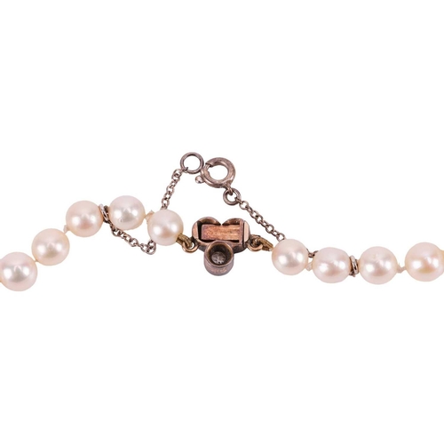 248 - A cultured pearl necklace with a diamond-set clasp, comprising a single strand of graduated round pe... 