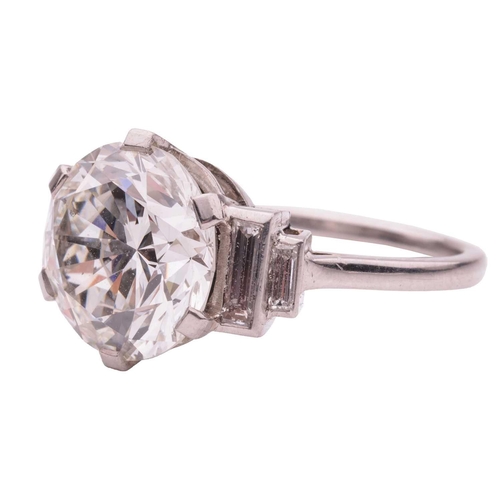 266 - An Art Deco diamond solitaire ring, featuring an old European-cut diamond with a diameter of 10.8 mm... 