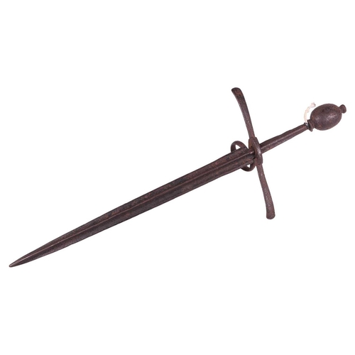 228 - A 16th-century Spanish left-handed or parrying dagger, with a cruciform section blade simple cross q... 